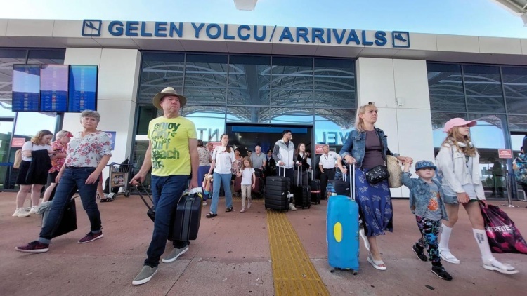 Antalya'da yabancı tatilci yoğunluğu